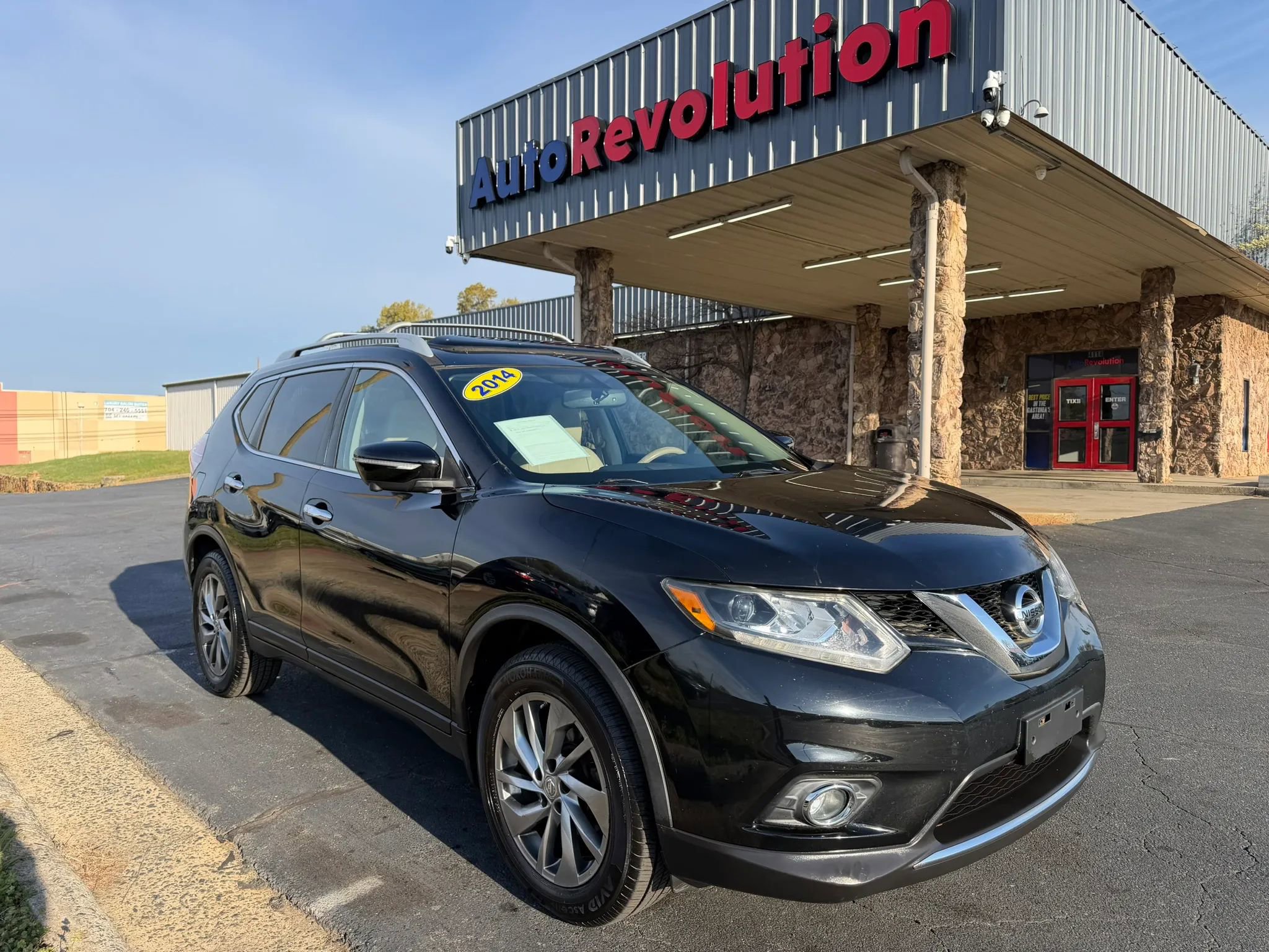 Used 2014 Nissan Rogue SL w/ SL Premium Package image 1