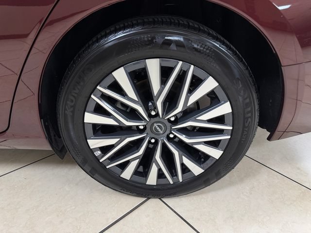 Used 2025 Nissan Altima 2.5 SV FWD image 21