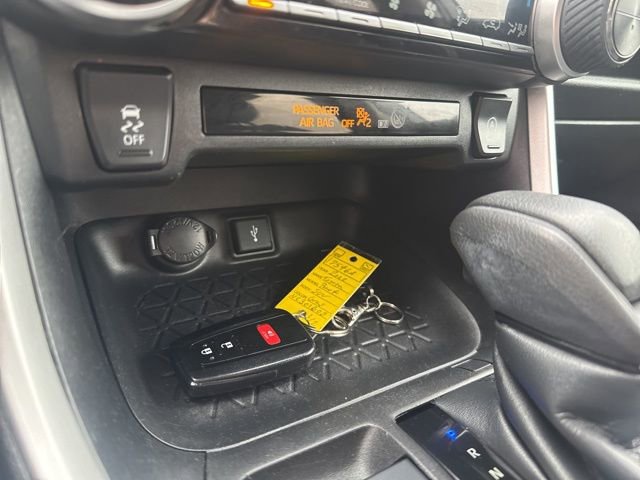 Used 2022 Toyota RAV4 XLE AWD/4WD image 24