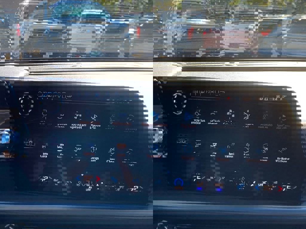 New 2025 Chevrolet Traverse LT w/ Sun and Wheel Package image 18