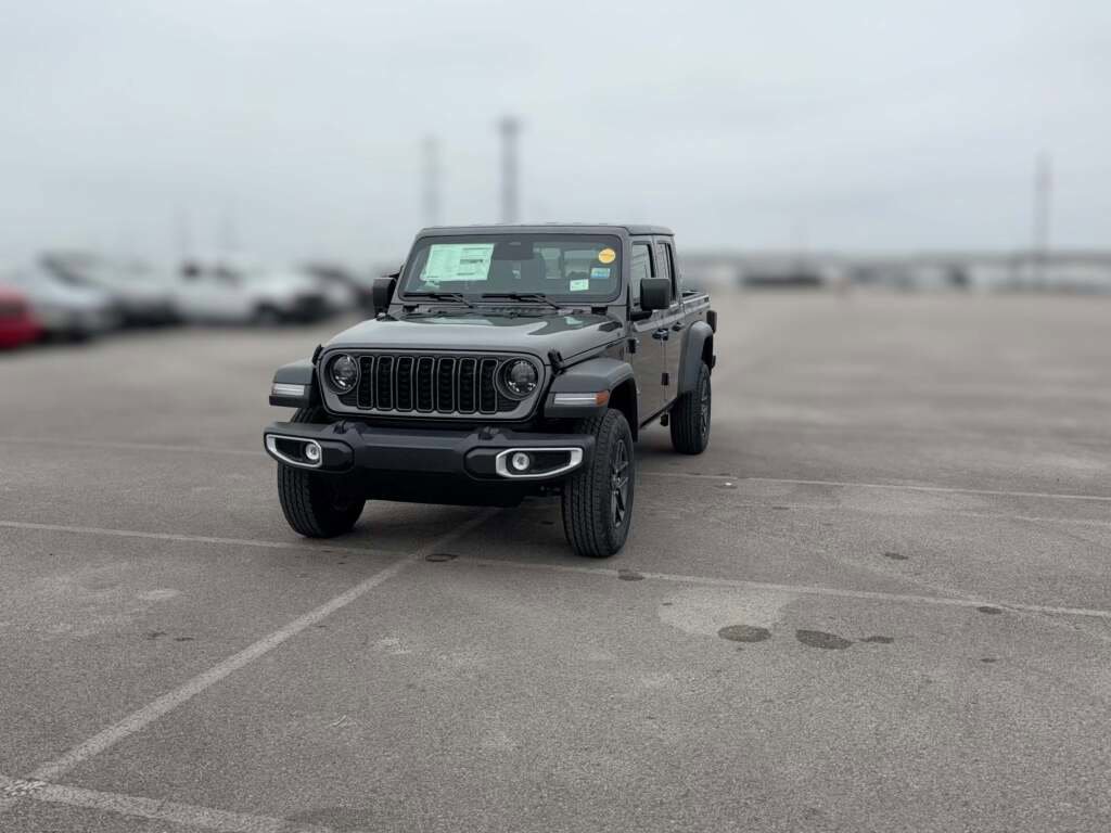 New 2026 Jeep Gladiator Sport image 3