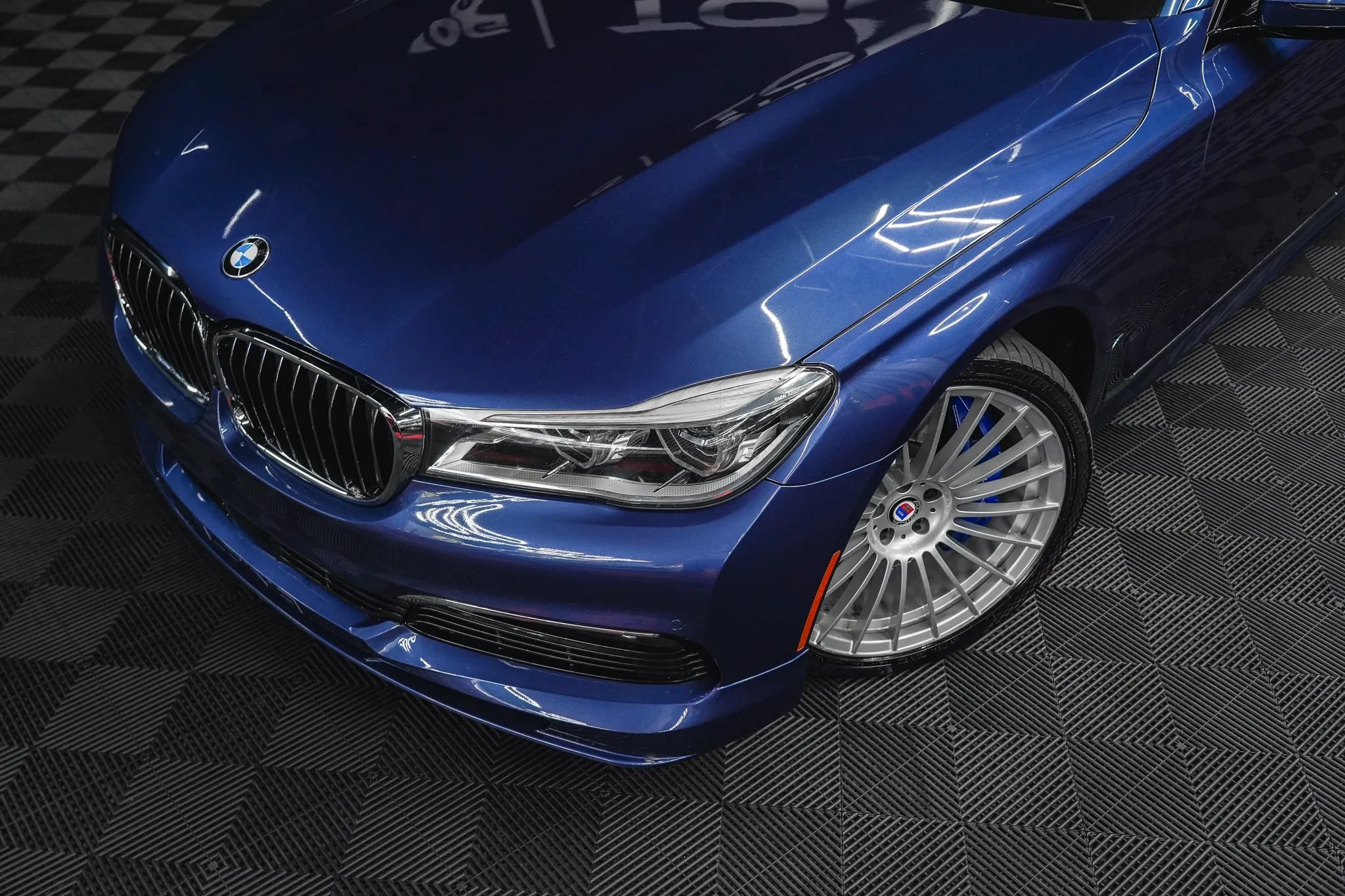 Used 2018 BMW ALPINA B7 xDrive AWD/4WD image 4