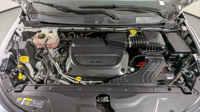 Used 2023 Chrysler Pacifica Limited FWD image 34