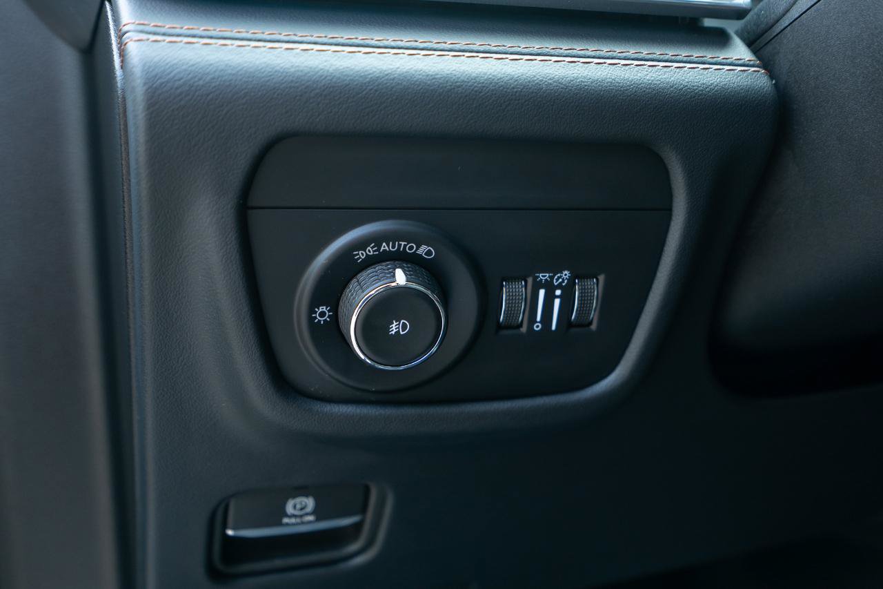 Used 2024 Jeep Grand Cherokee Summit AWD/4WD image 23
