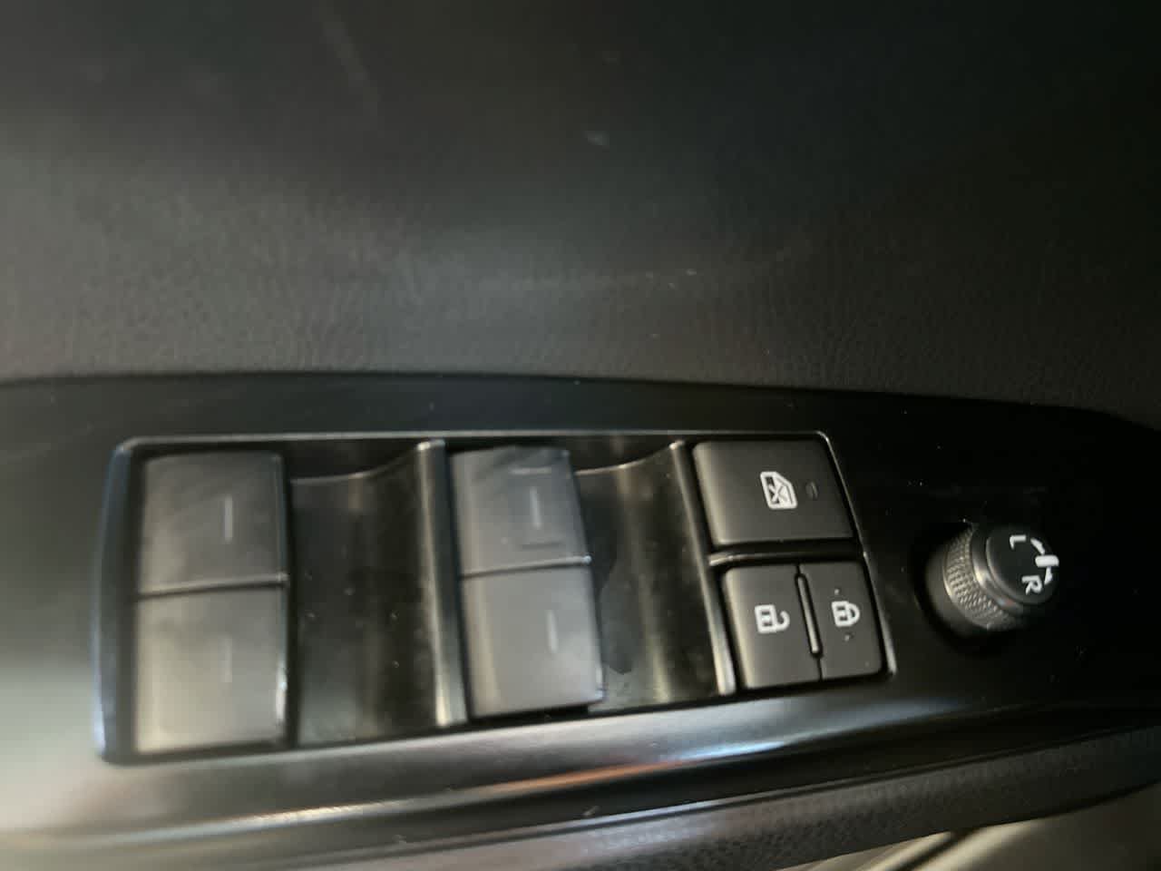 Used 2025 Toyota Camry SE w/ Convenience Package FWD image 17