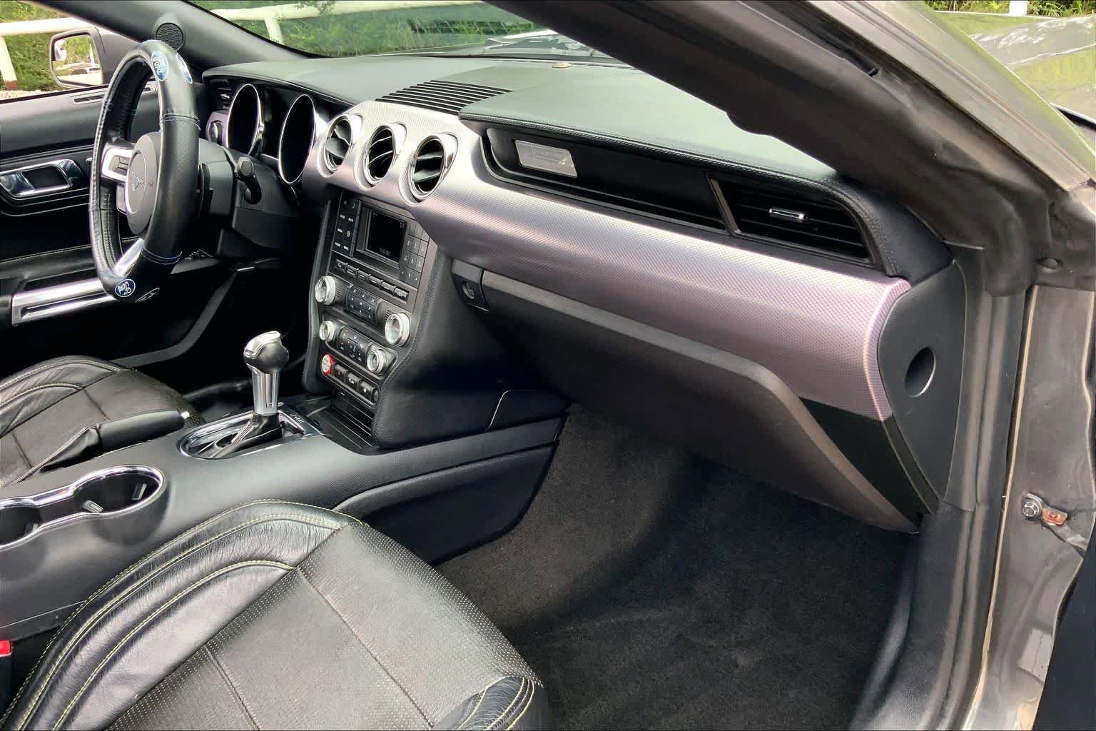 Used 2017 Ford Mustang Coupe RWD image 16