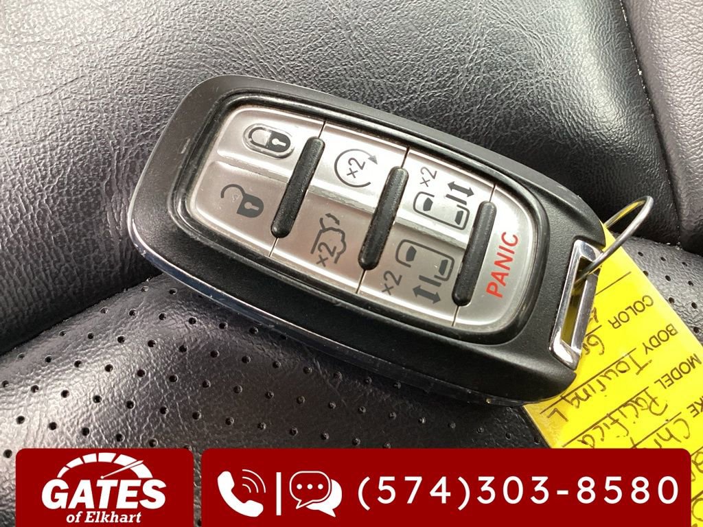 Used 2023 Chrysler Pacifica Touring-L FWD image 31
