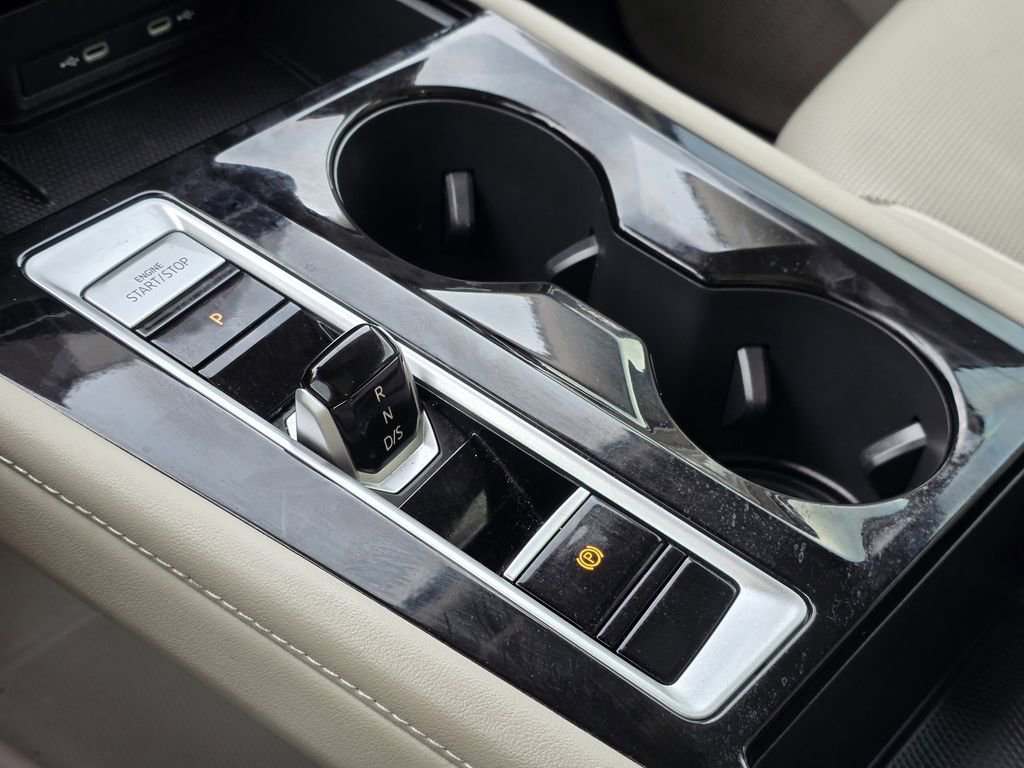 Used 2025 Volkswagen Atlas SEL Premium R-Line image 16