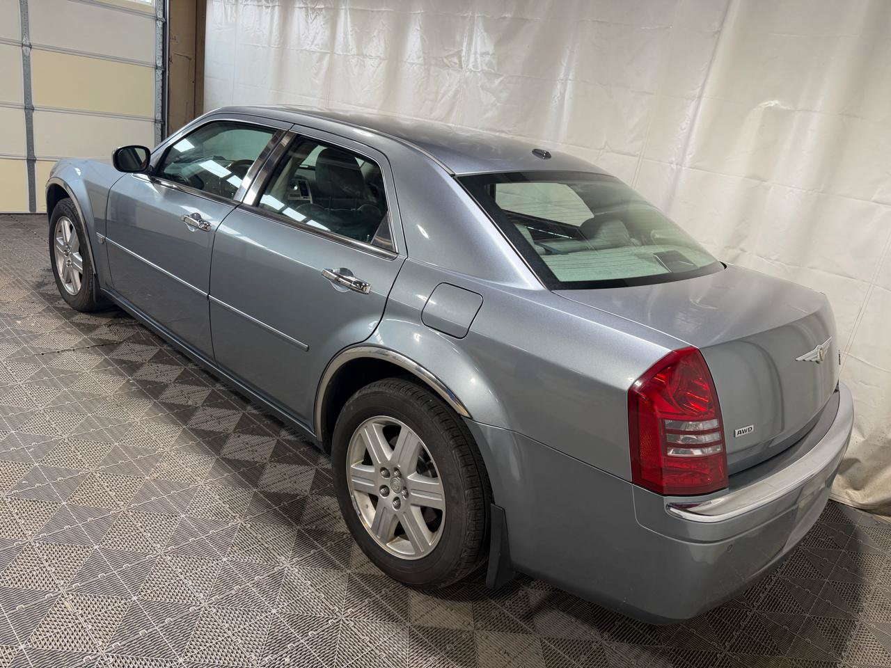 Used 2006 Chrysler 300 C w/ Navigation & Sound Group II AWD/4WD image 4