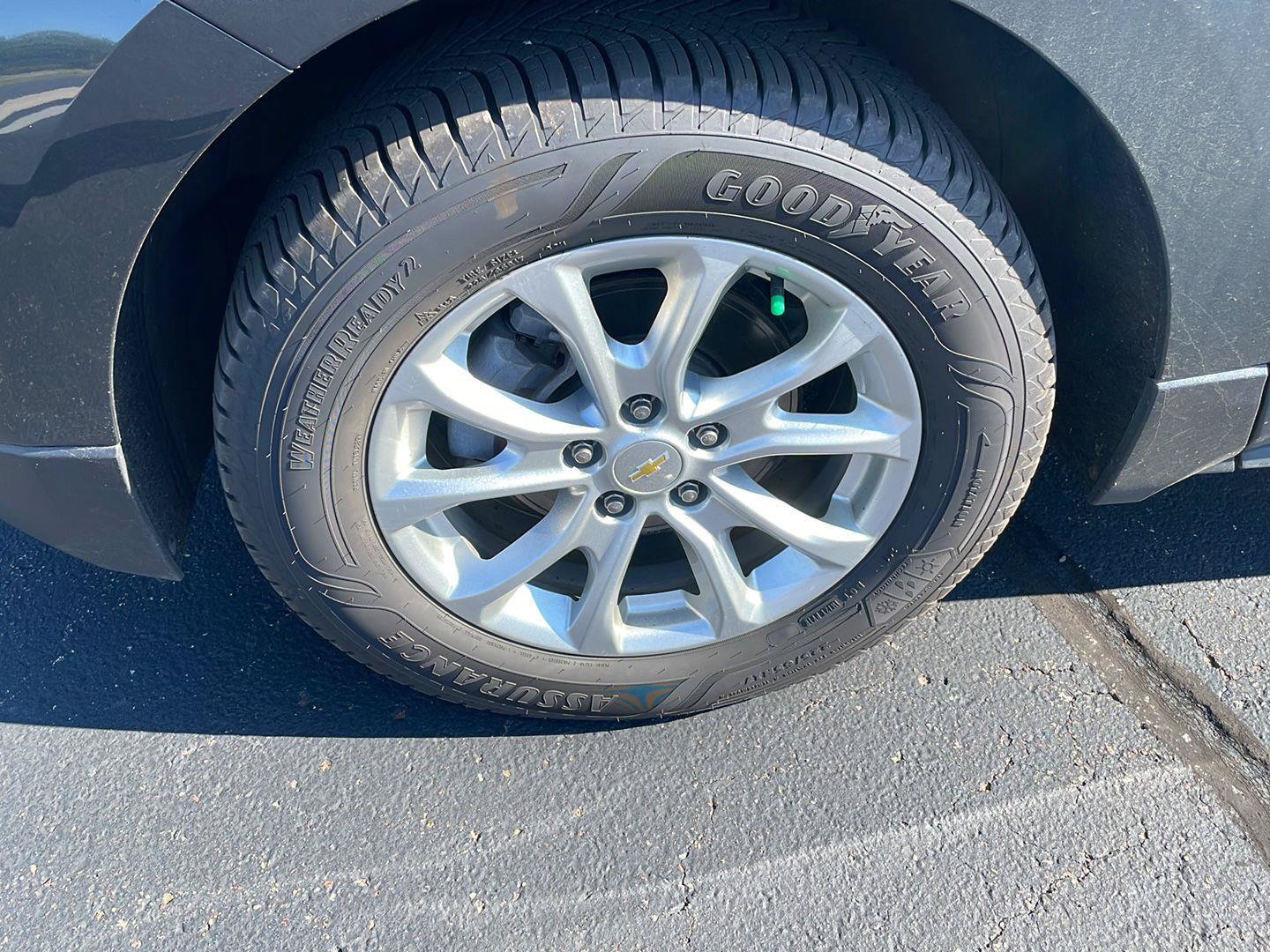 Used 2019 Chevrolet Equinox LT w/ Driver Convenience Package AWD/4WD image 4