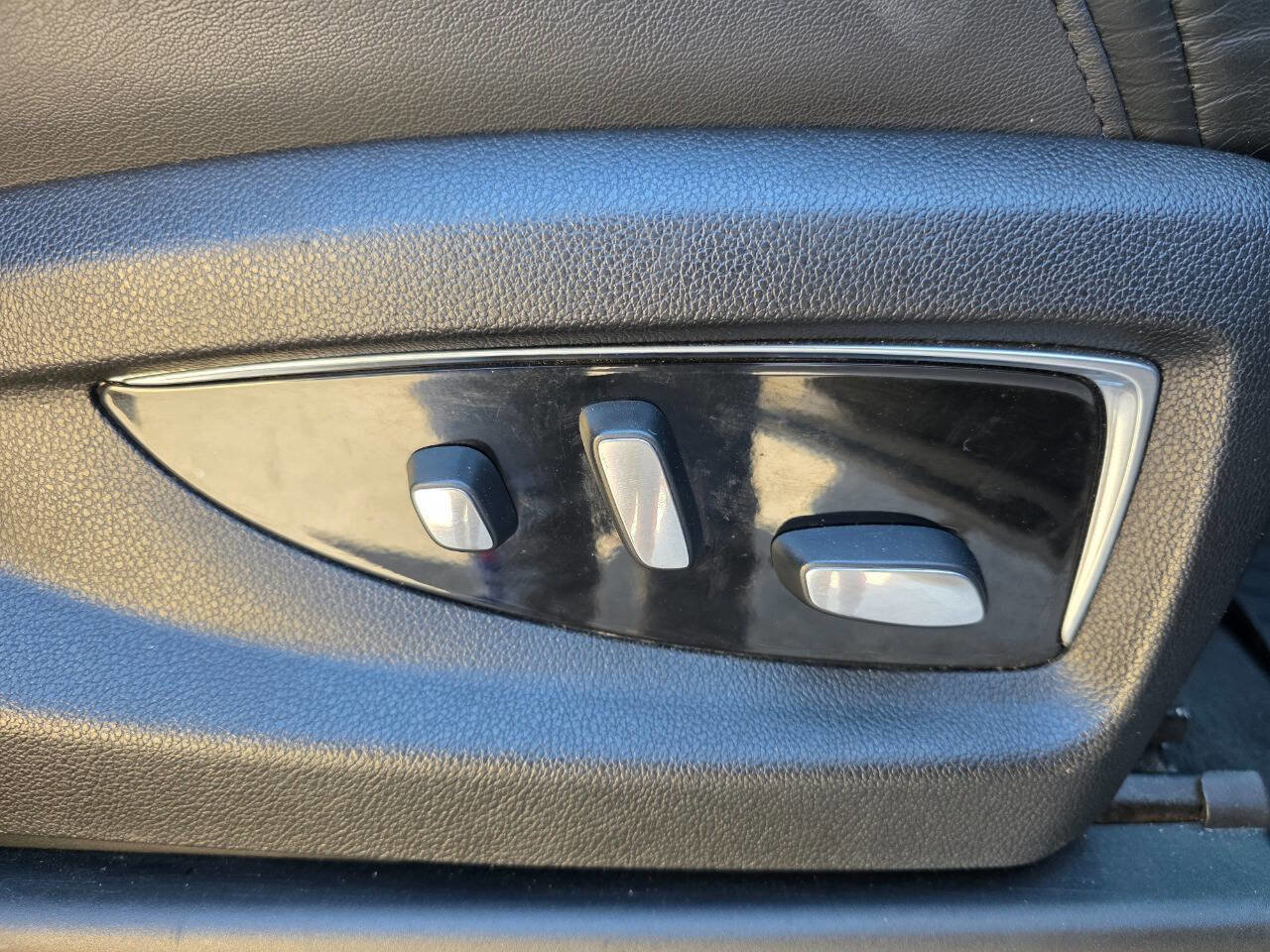 Used 2019 Cadillac Escalade ESV Luxury image 46