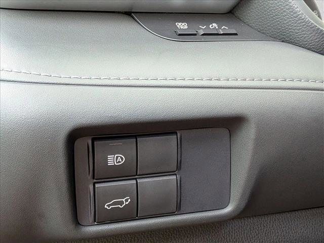 Used 2021 Toyota Highlander LE image 11