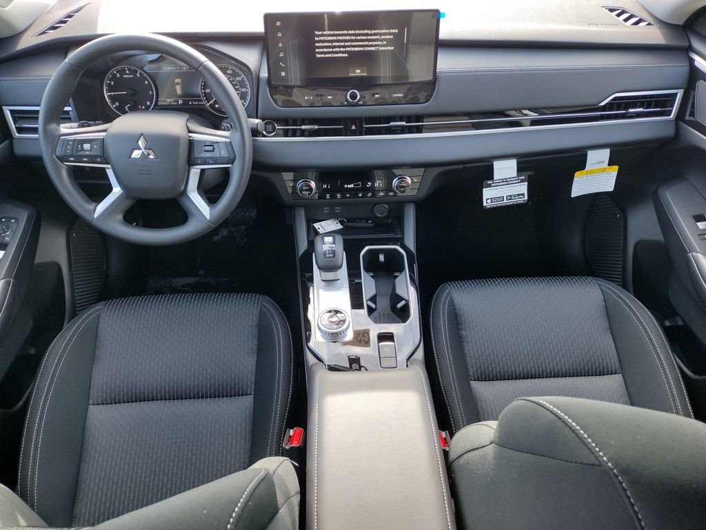 New 2026 Mitsubishi Outlander ES image 2