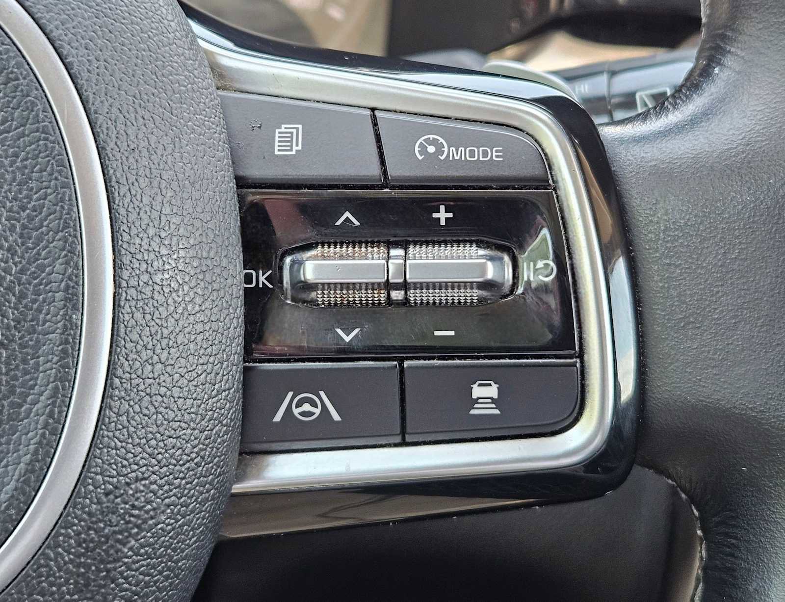 Used 2022 Kia Sorento EX w/ Panoramic Sunroof Package AWD/4WD image 11