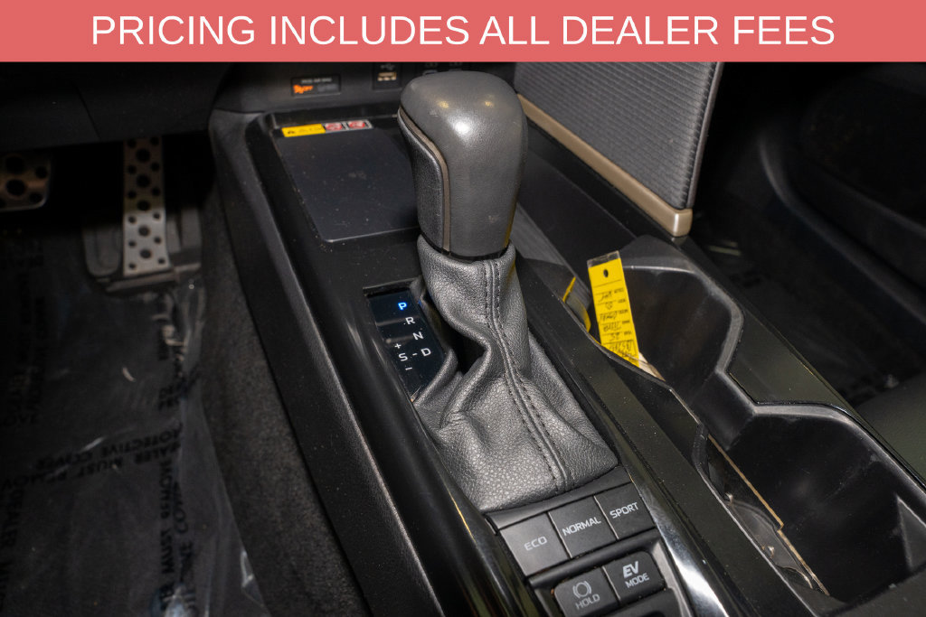 Used 2025 Toyota Camry SE FWD image 15
