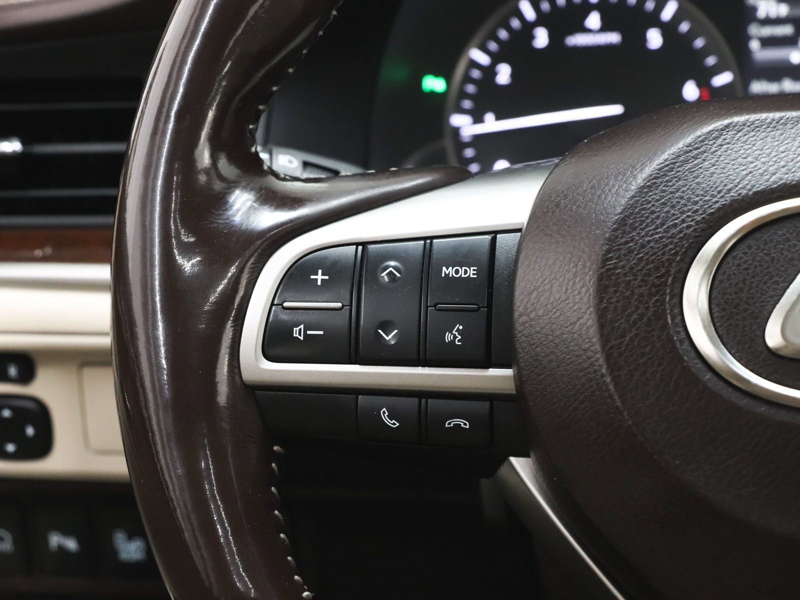 Used 2016 Lexus ES 350 w/ Luxury Package w/Wood Trim image 32