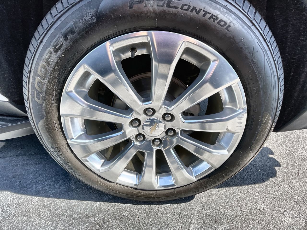 Used 2023 Chevrolet Suburban Premier AWD/4WD image 34