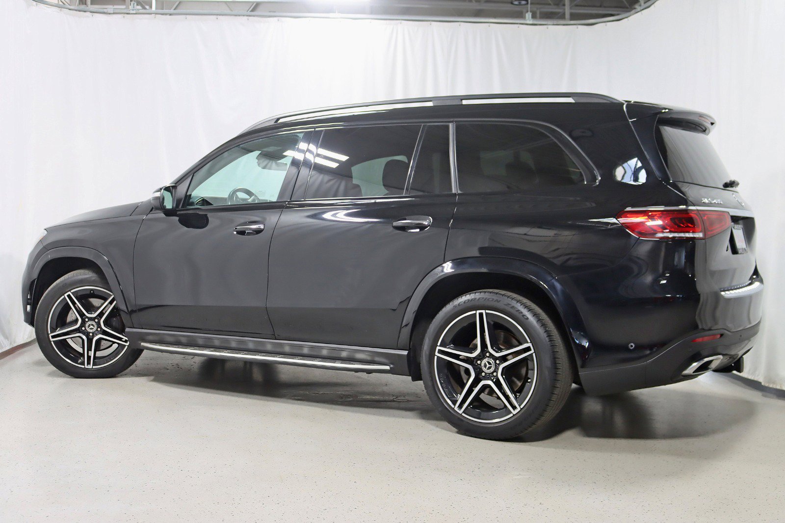 Used 2022 Mercedes-Benz GLS 450 4MATIC w/ AMG Line Exterior image 9