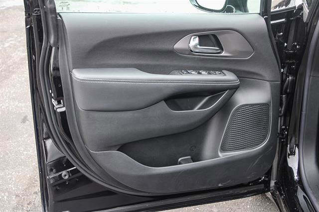 New 2026 Chrysler Voyager LX image 18