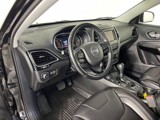 Used 2021 Jeep Cherokee Latitude Plus AWD/4WD image 3