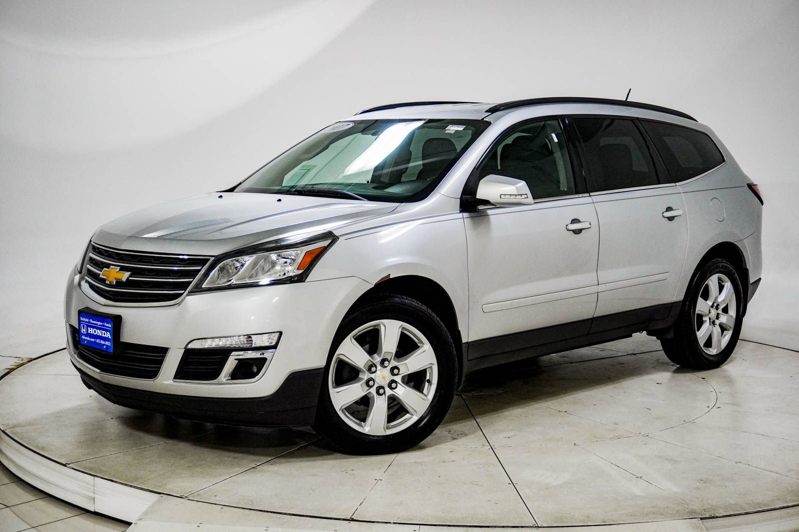 Used 2017 Chevrolet Traverse LT w/ Style and Technology Package AWD/4WD image 1