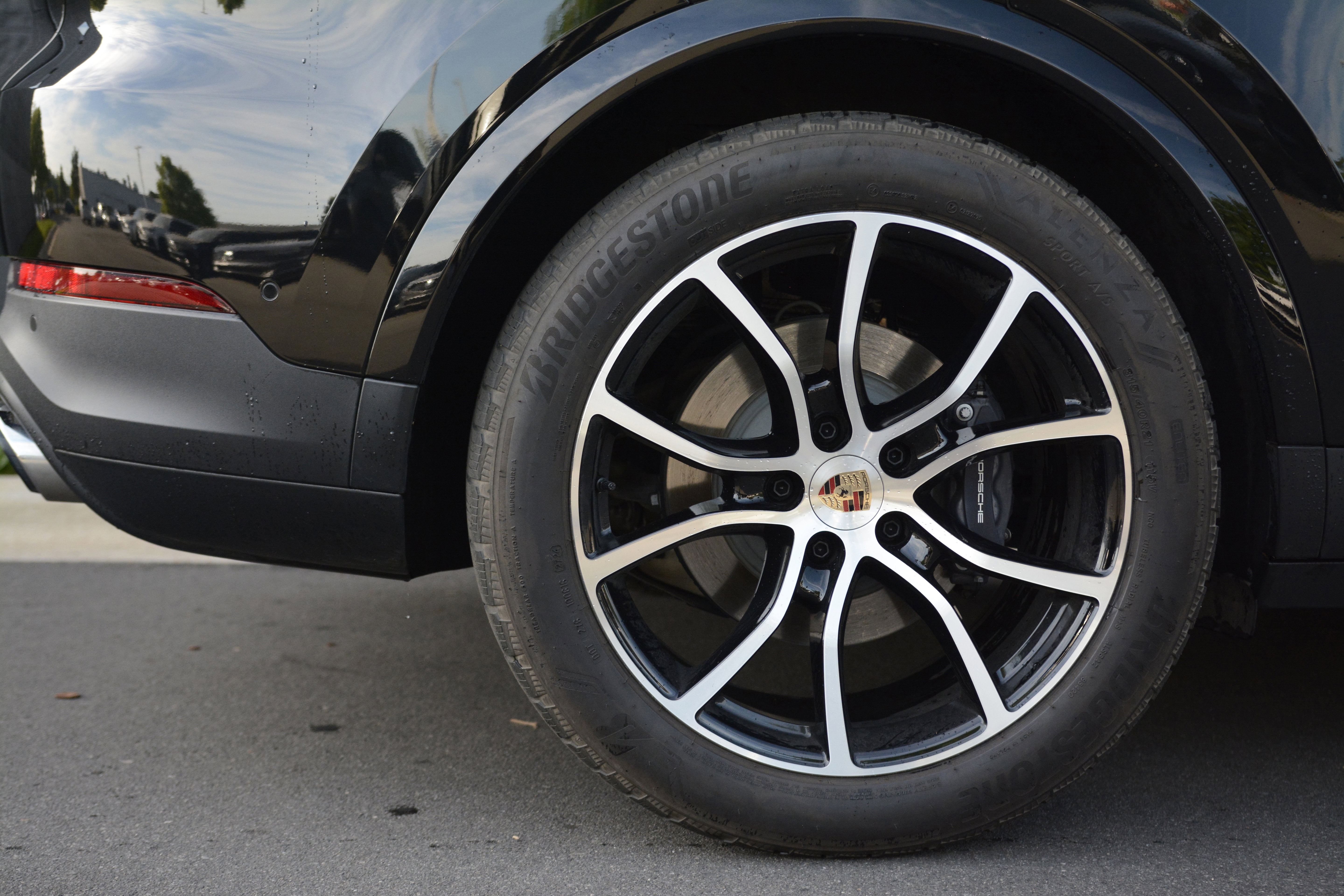 Certified 2025 Porsche Cayenne Coupe image 40