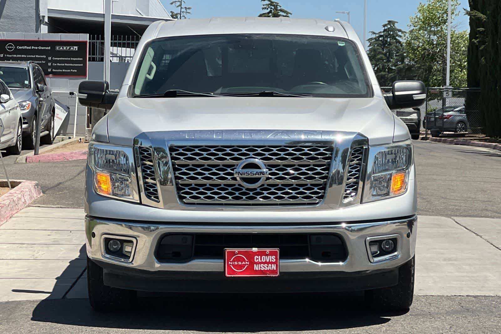 Used 2018 Nissan Titan SV w/ SV Convenience Package RWD image 11