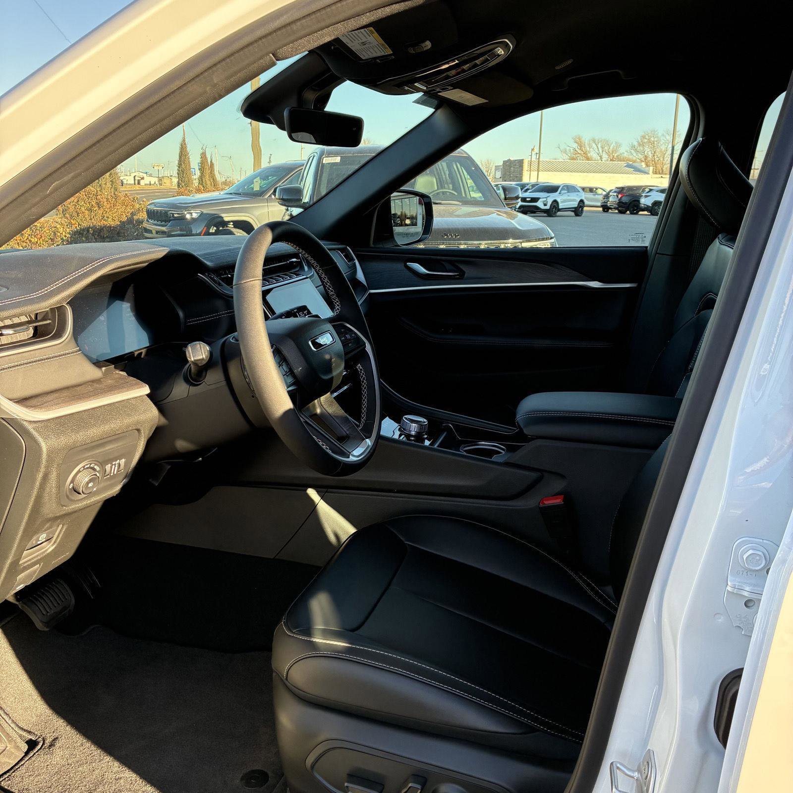 New 2025 Jeep Grand Cherokee L Limited w/ Black Appearance Package image 2