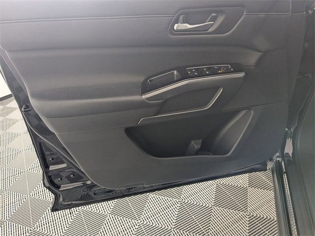 Used 2023 Nissan Pathfinder SL w/ Black Appearance Package image 10