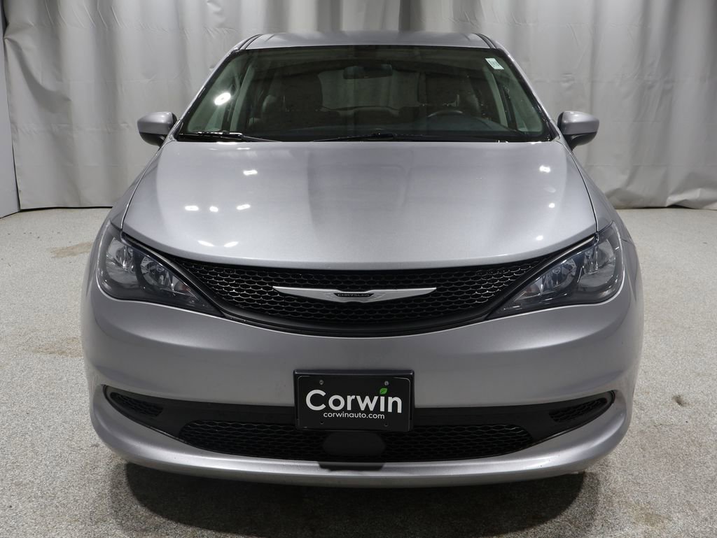 Used 2021 Chrysler Voyager LX image 13