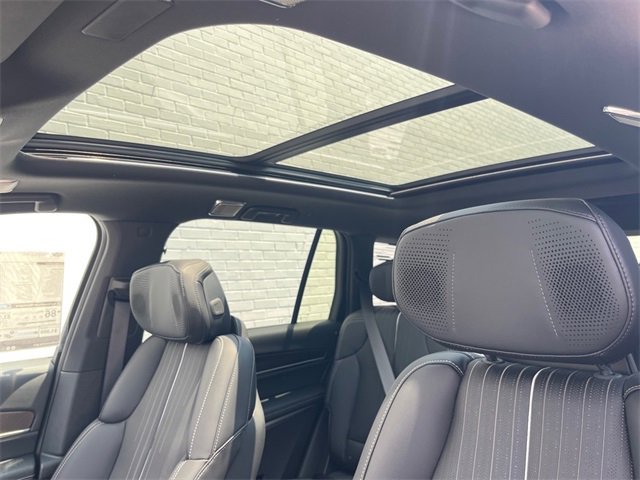 New 2026 Cadillac Vistiq Sport image 8