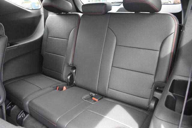 New 2026 Chevrolet Traverse RS w/ LPO, Floor Liner Package FWD image 17