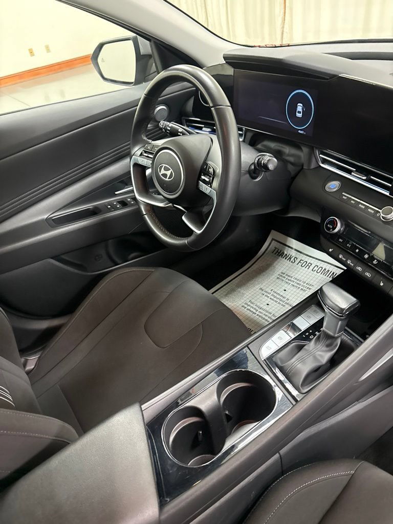 Used 2025 Hyundai Elantra SEL FWD image 22