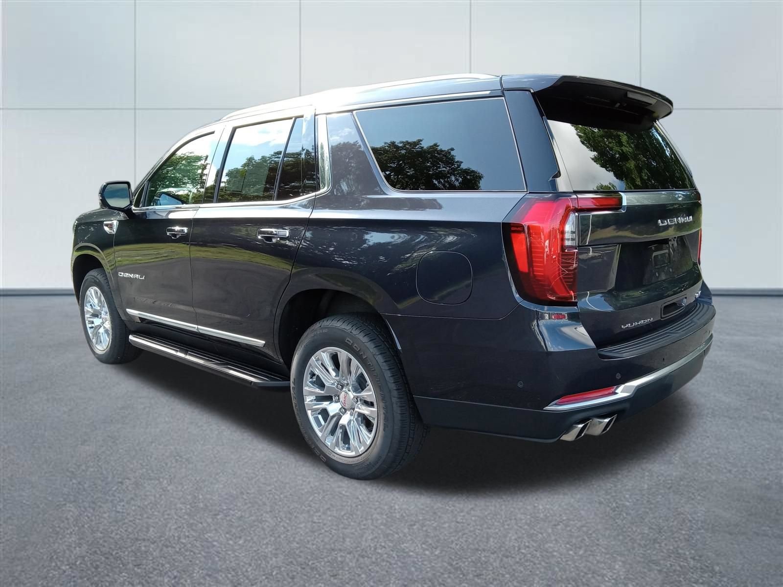 Used 2026 GMC Yukon Denali w/ Advanced Technology Package AWD/4WD image 3