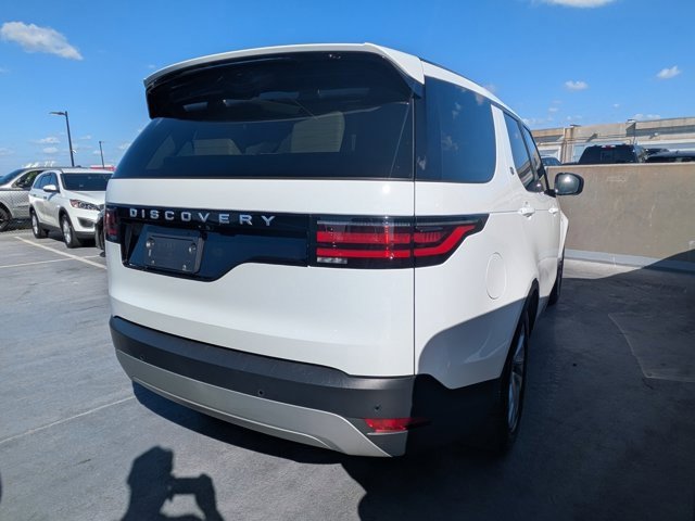 Used 2025 Land Rover Discovery S image 2