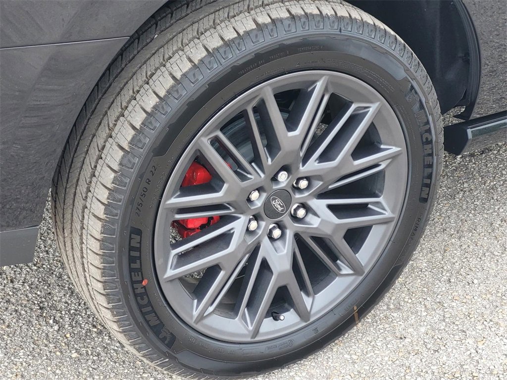 New 2025 Ford Expedition Platinum w/ Stealth Performance Package image 5