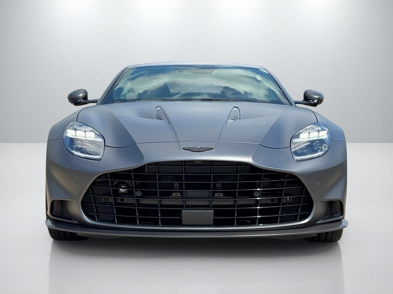 New 2025 Aston Martin Vanquish RWD image 11