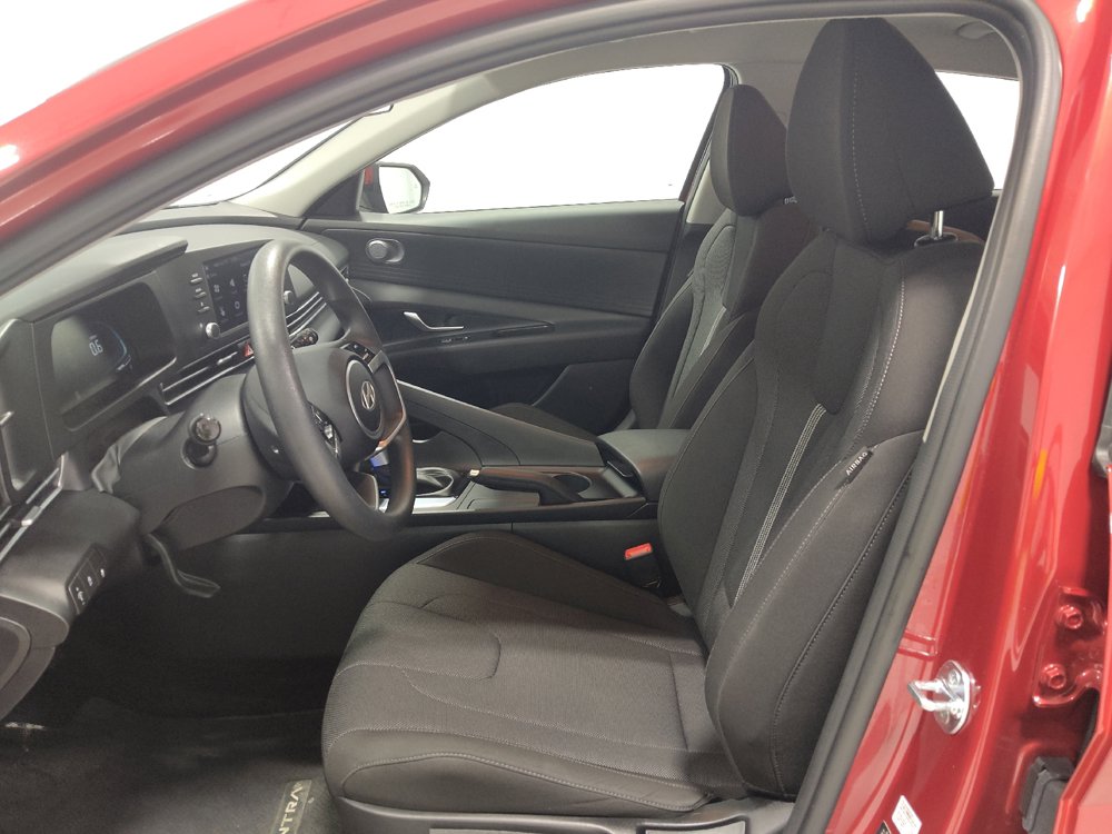 Used 2025 Hyundai Elantra SE FWD image 17