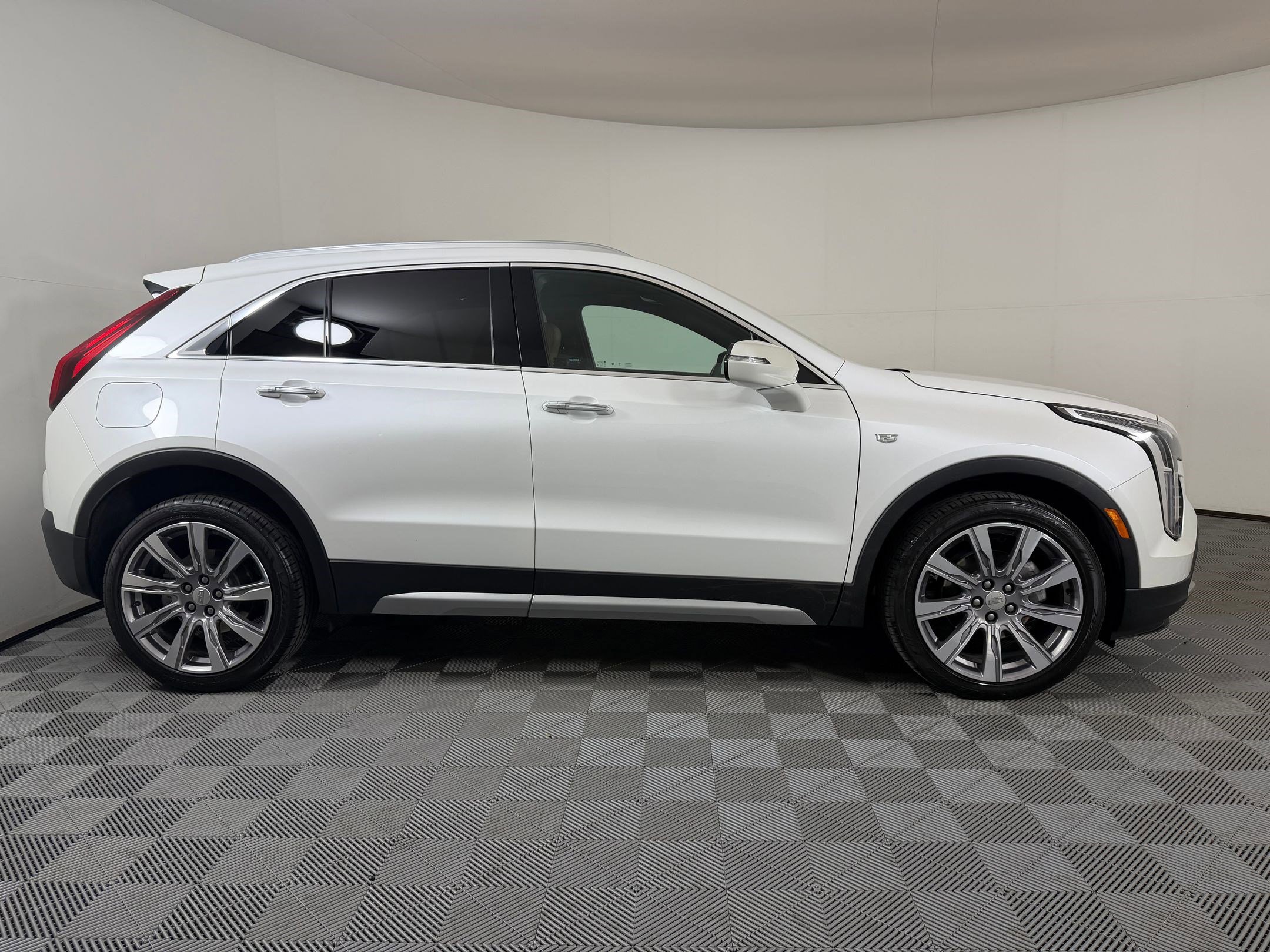 Used 2022 Cadillac XT4 Premium Luxury FWD image 8