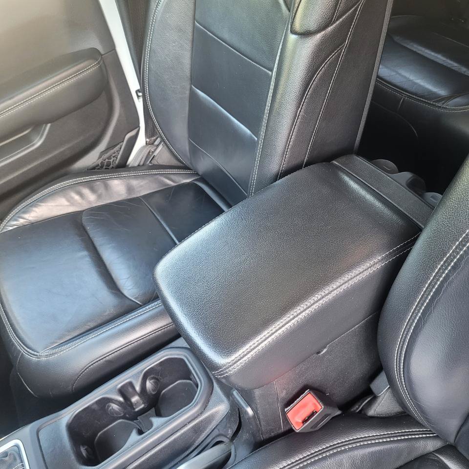 Used 2018 Jeep Wrangler Unlimited Sahara AWD/4WD image 14