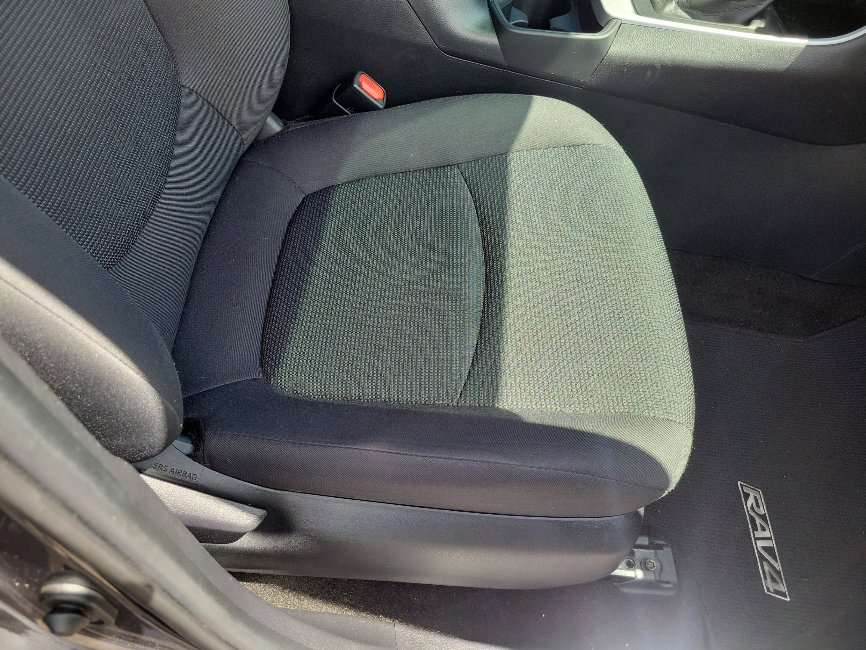 Used 2019 Toyota RAV4 LE FWD image 19