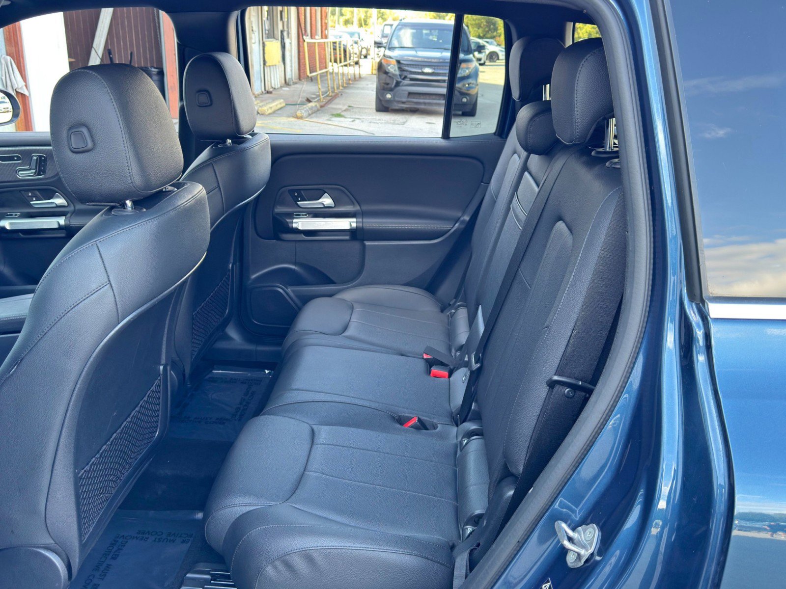 Used 2023 Mercedes-Benz GLB 250 w/ Premium Package image 42