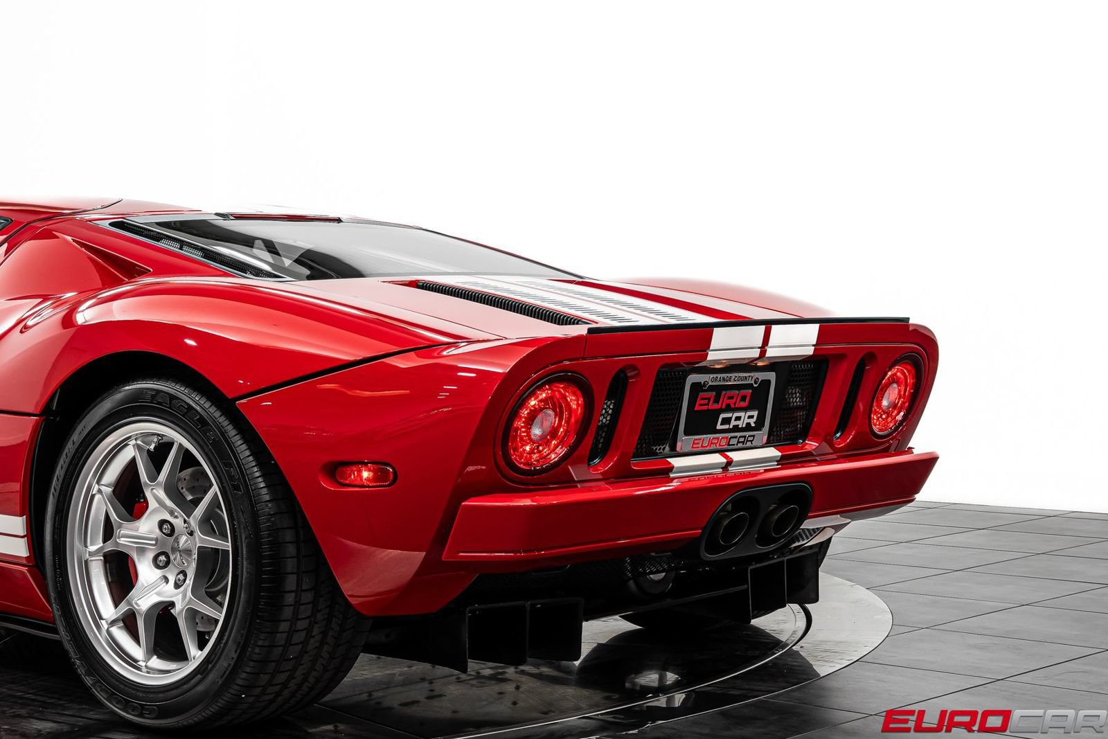 Used 2005 Ford GT RWD image 17