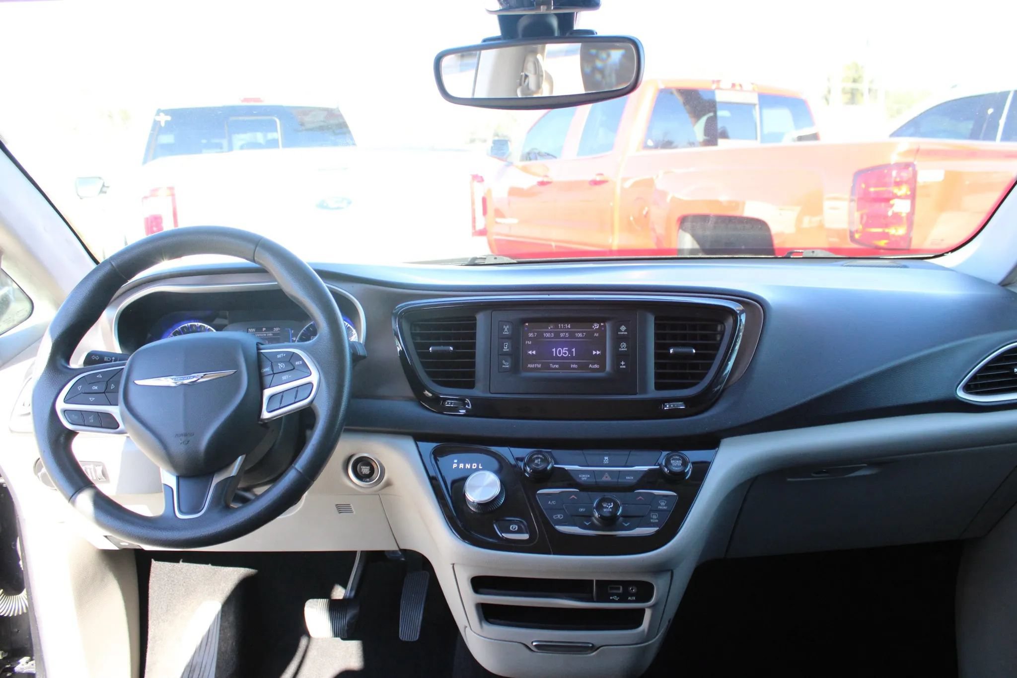 Used 2017 Chrysler Pacifica LX FWD image 17