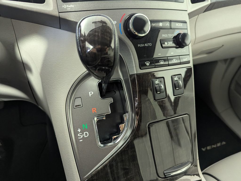 Used 2014 Toyota Venza XLE FWD image 8