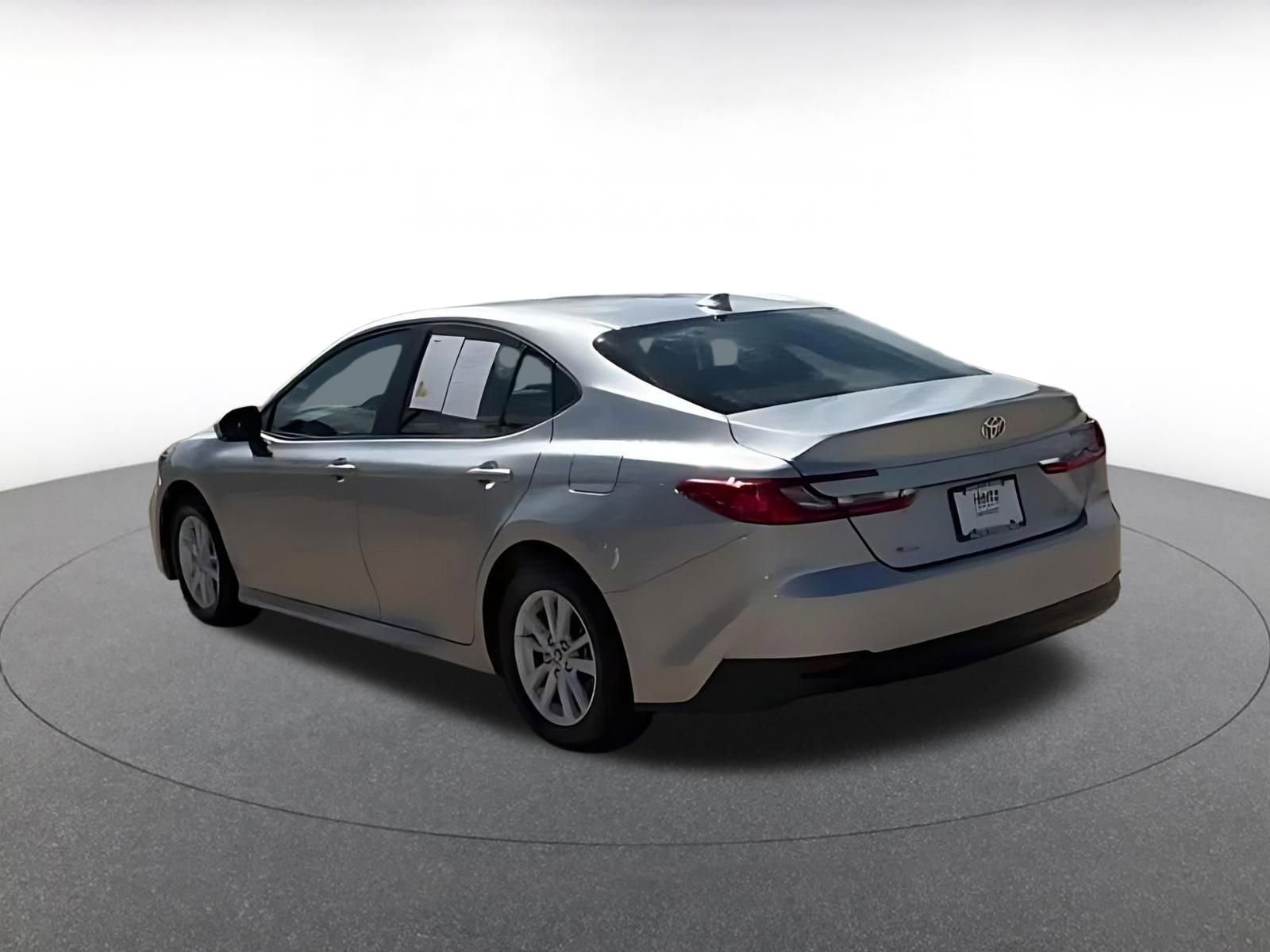 Used 2025 Toyota Camry LE image 11