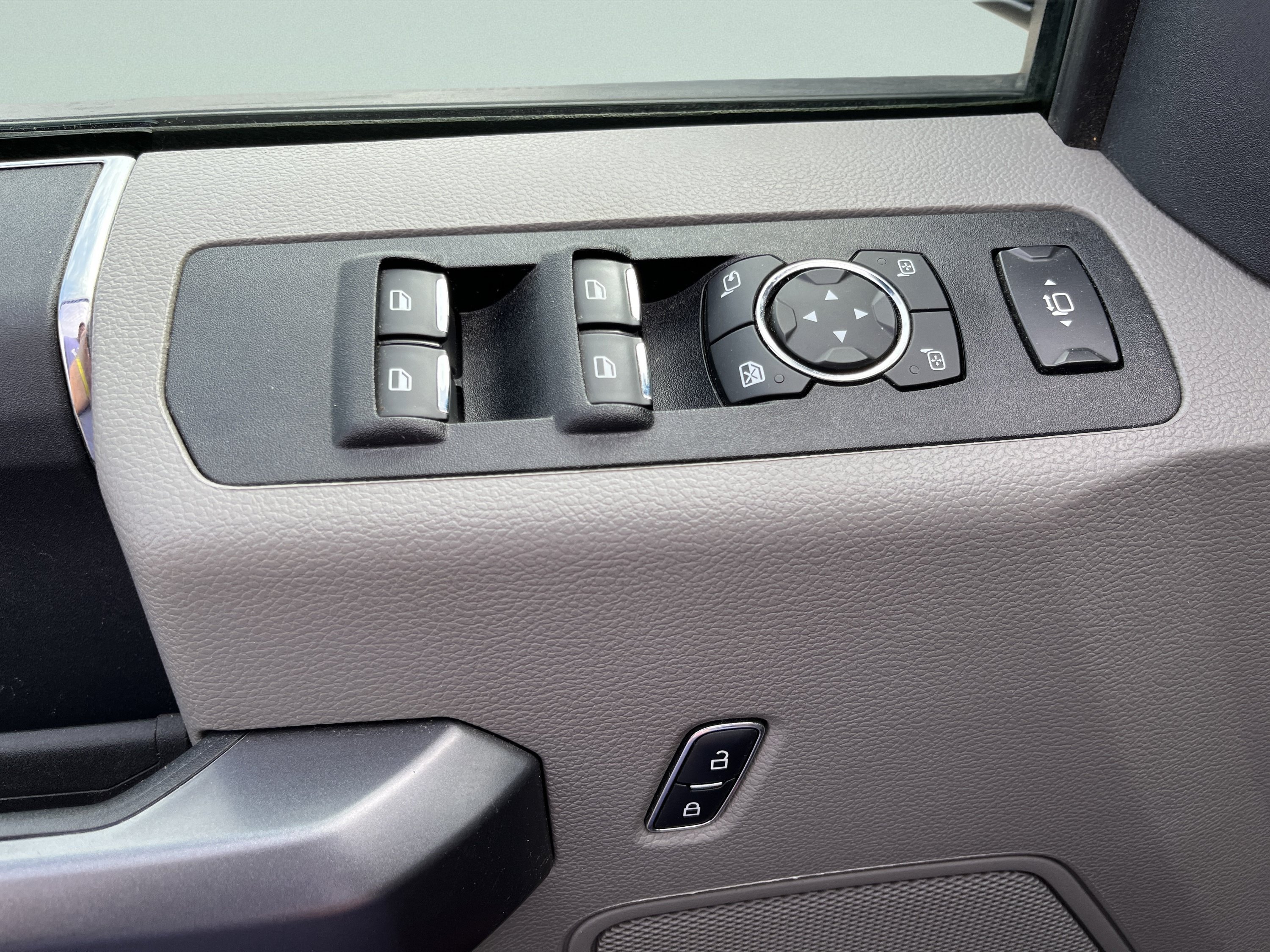 Used 2022 Ford F250 XLT w/ Camper Package AWD/4WD image 14
