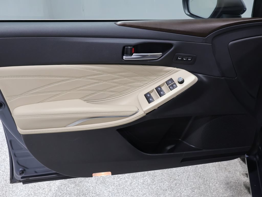Used 2020 Toyota Avalon Limited w/ All Weather Liner Package FWD image 13