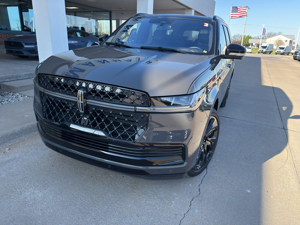 Used 2025 Lincoln Navigator Black Label image 2