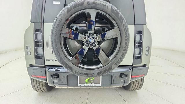 Used 2025 Land Rover Defender 110 X image 5